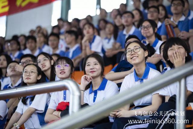 深圳多所高中舉行畢業(yè)典禮，校長(zhǎng)“最后一課” 同學(xué)有笑有淚